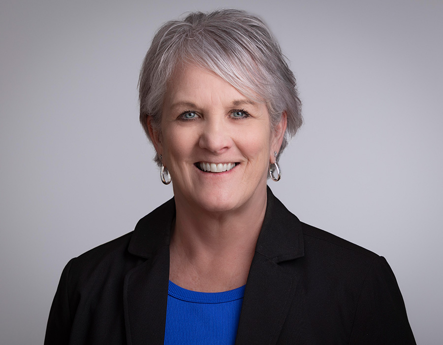 900×700-Square-Roxanne